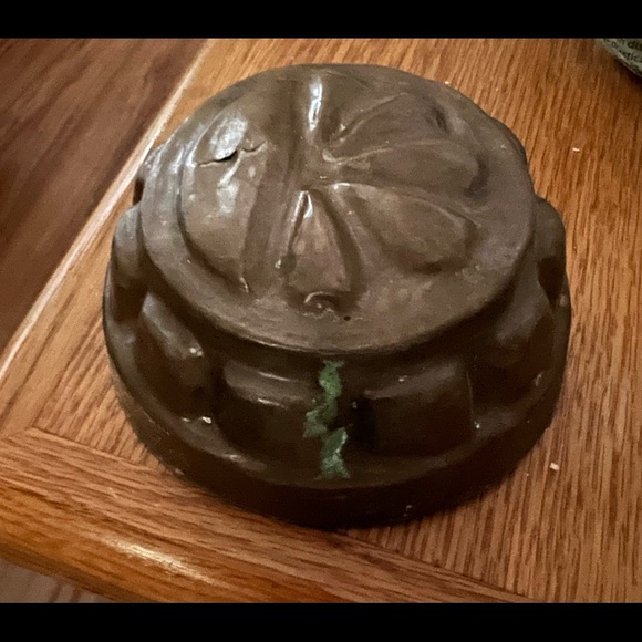 Set of Three Nesting Antique Copper Molds - Picture 8 of 8